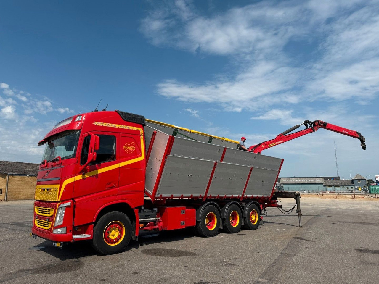 Volvo FH500 8x4*4 Tip / Palfinger Epsilon Q170L - Вантажівка з маніпулятором: фото 1 Volvo FH500 8x4*4 Tip / Palfinger Epsilon Q170L - Вантажівка з маніпулятором: фото 1