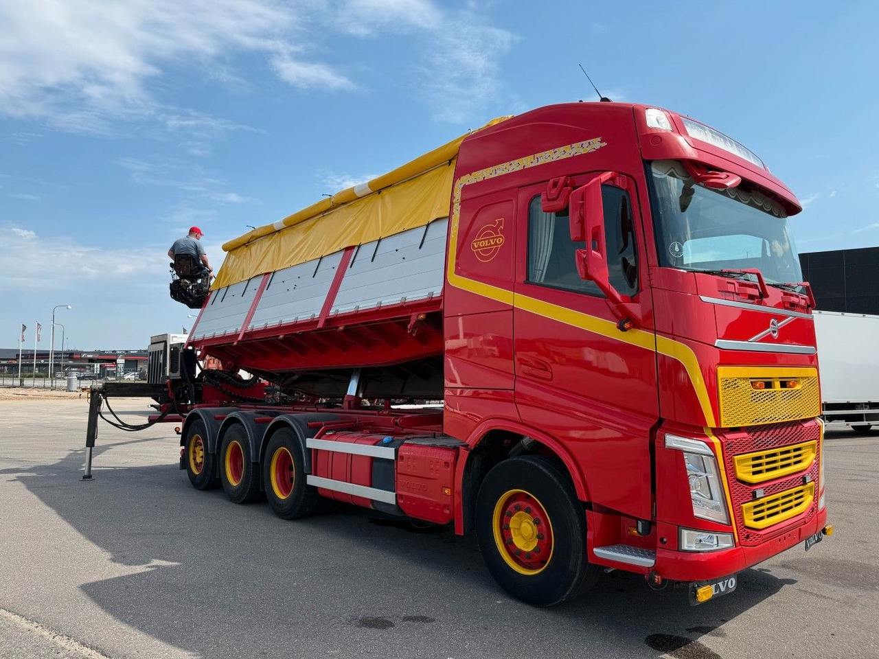 Volvo FH500 8x4*4 Tip / Palfinger Epsilon Q170L - Вантажівка з маніпулятором: фото 2 Volvo FH500 8x4*4 Tip / Palfinger Epsilon Q170L - Вантажівка з маніпулятором: фото 2