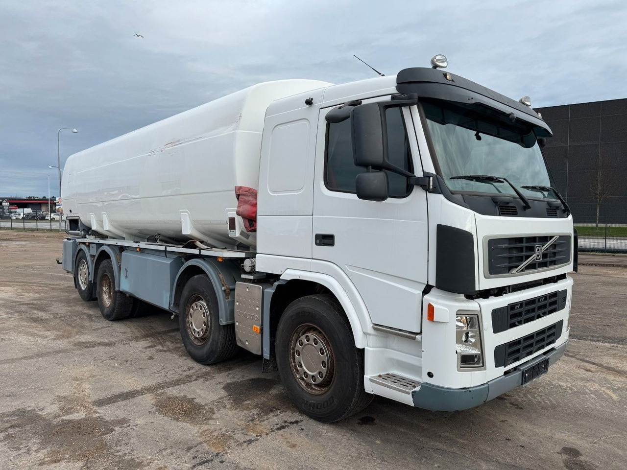 Volvo FM 440 8x2*6 24.000 l. ADR Tanktruck - Вантажівка цистерна: фото 2 Volvo FM 440 8x2*6 24.000 l. ADR Tanktruck - Вантажівка цистерна: фото 2