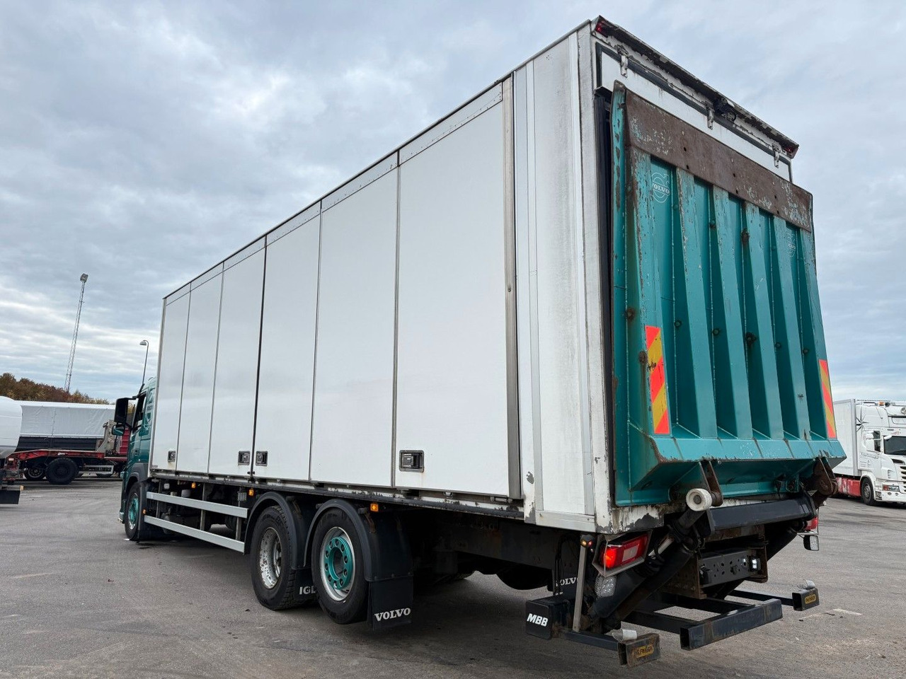 Volvo FM330 6x2*4 Carrier Supra 1050 Nordic - Рефрижератор вантажівка: фото 4 Volvo FM330 6x2*4 Carrier Supra 1050 Nordic - Рефрижератор вантажівка: фото 4