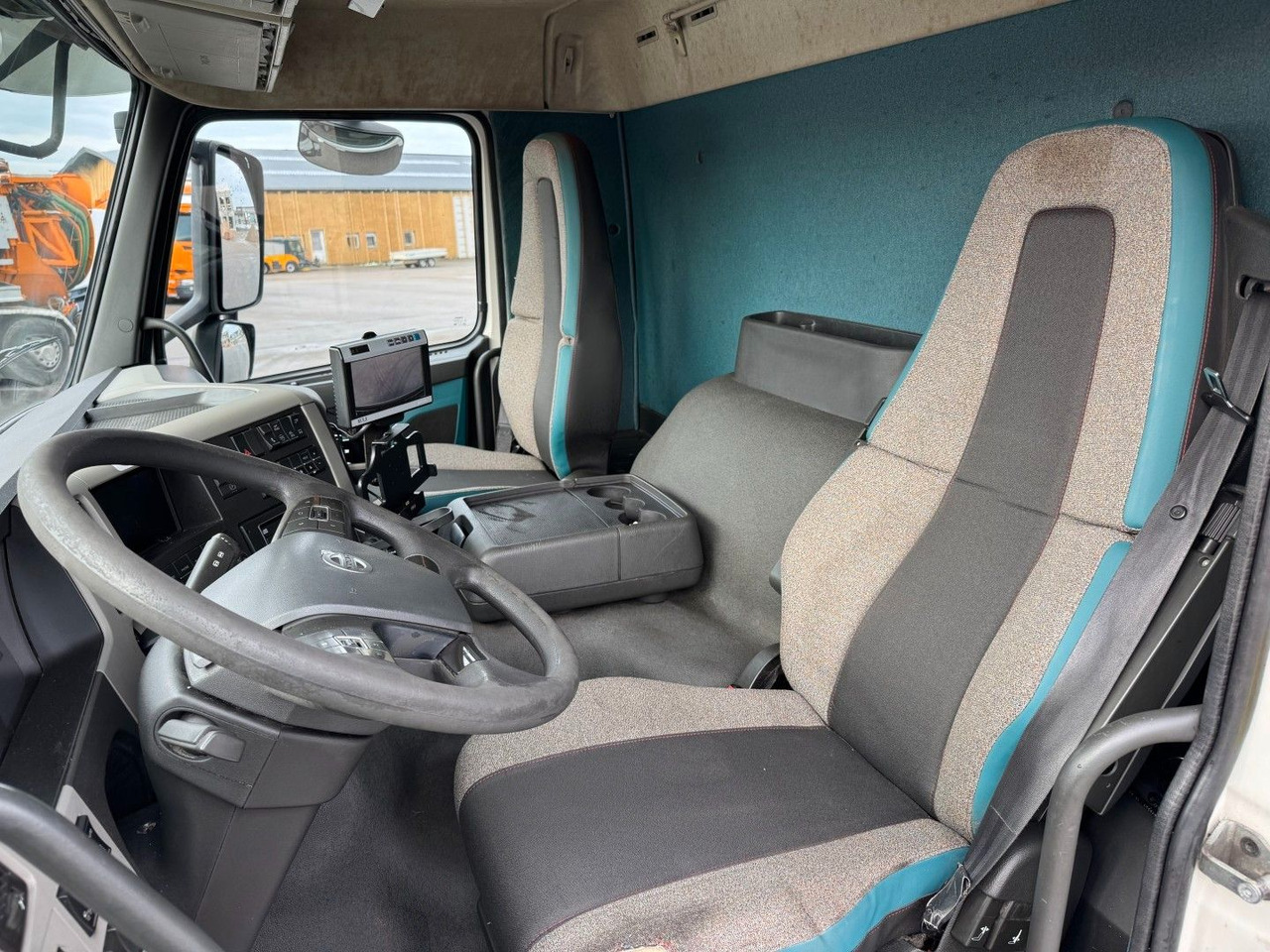 Volvo FM330 6x2*4 Carrier Supra 1250 Mt 9,9m (defekt f - Рефрижератор вантажівка: фото 5 Volvo FM330 6x2*4 Carrier Supra 1250 Mt 9,9m (defekt f - Рефрижератор вантажівка: фото 5