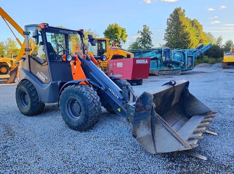 Hitachi ZW95 - Колісний навантажувач: фото 3 Hitachi ZW95 - Колісний навантажувач: фото 3