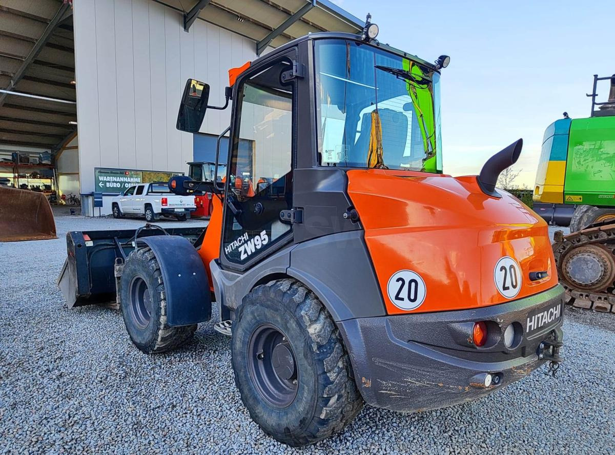 Hitachi ZW95 - Колісний навантажувач: фото 1 Hitachi ZW95 - Колісний навантажувач: фото 1