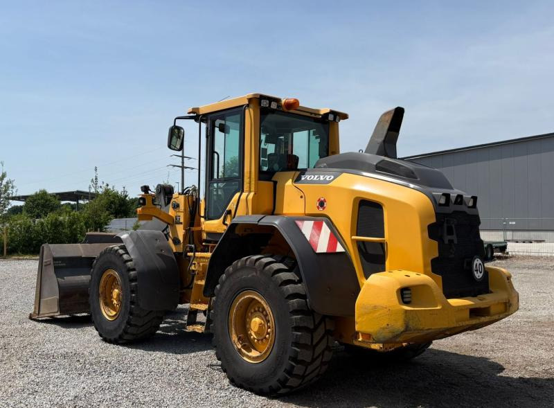 Volvo L90H - Колісний навантажувач: фото 1 Volvo L90H - Колісний навантажувач: фото 1
