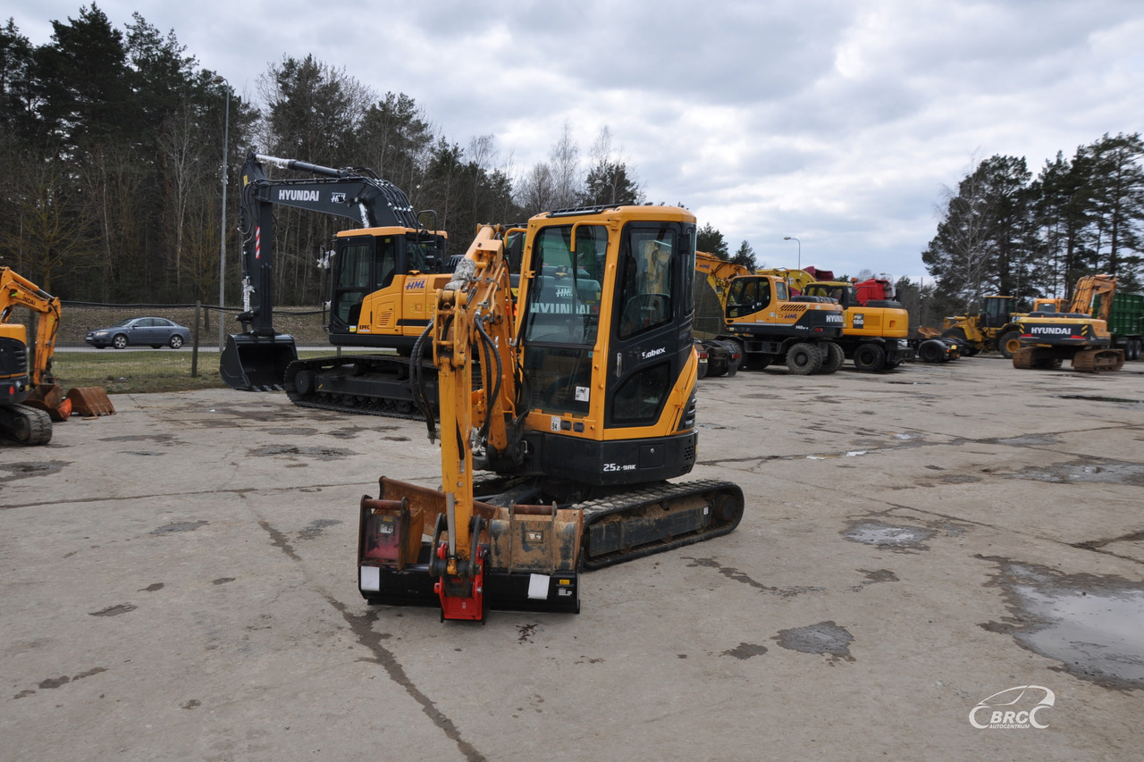 Hyundai R25Z-9AK - Міні-екскаватор: фото 1 Hyundai R25Z-9AK - Міні-екскаватор: фото 1
