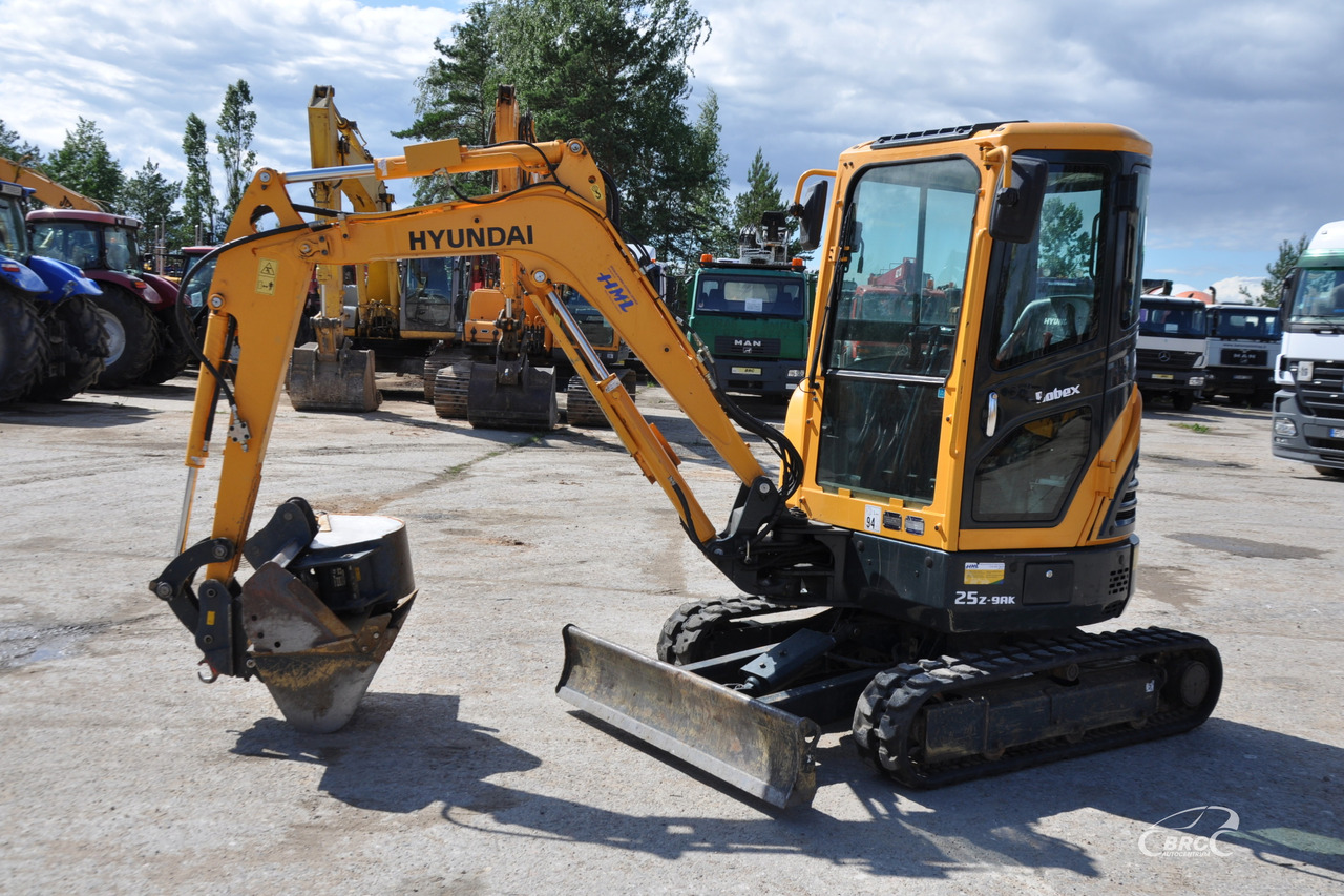 Hyundai R25Z-9AK - Міні-екскаватор: фото 1 Hyundai R25Z-9AK - Міні-екскаватор: фото 1