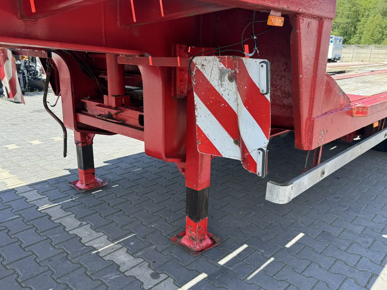 Низькорамна платформа напівпричіп Blumhardt Niskopodwozie SAL 40.24 3-Osie BPW Tylna Skrętna: фото 9 Низькорамна платформа напівпричіп Blumhardt Niskopodwozie SAL 40.24 3-Osie BPW Tylna Skrętna: фото 9