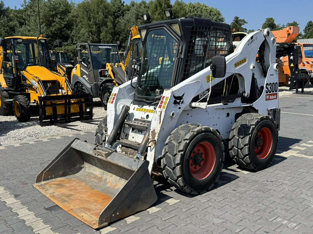Bobcat S300 Joystick Mini Ładowarka Waga 3692kg - Міні-навантажувач: фото 1 Bobcat S300 Joystick Mini Ładowarka Waga 3692kg - Міні-навантажувач: фото 1
