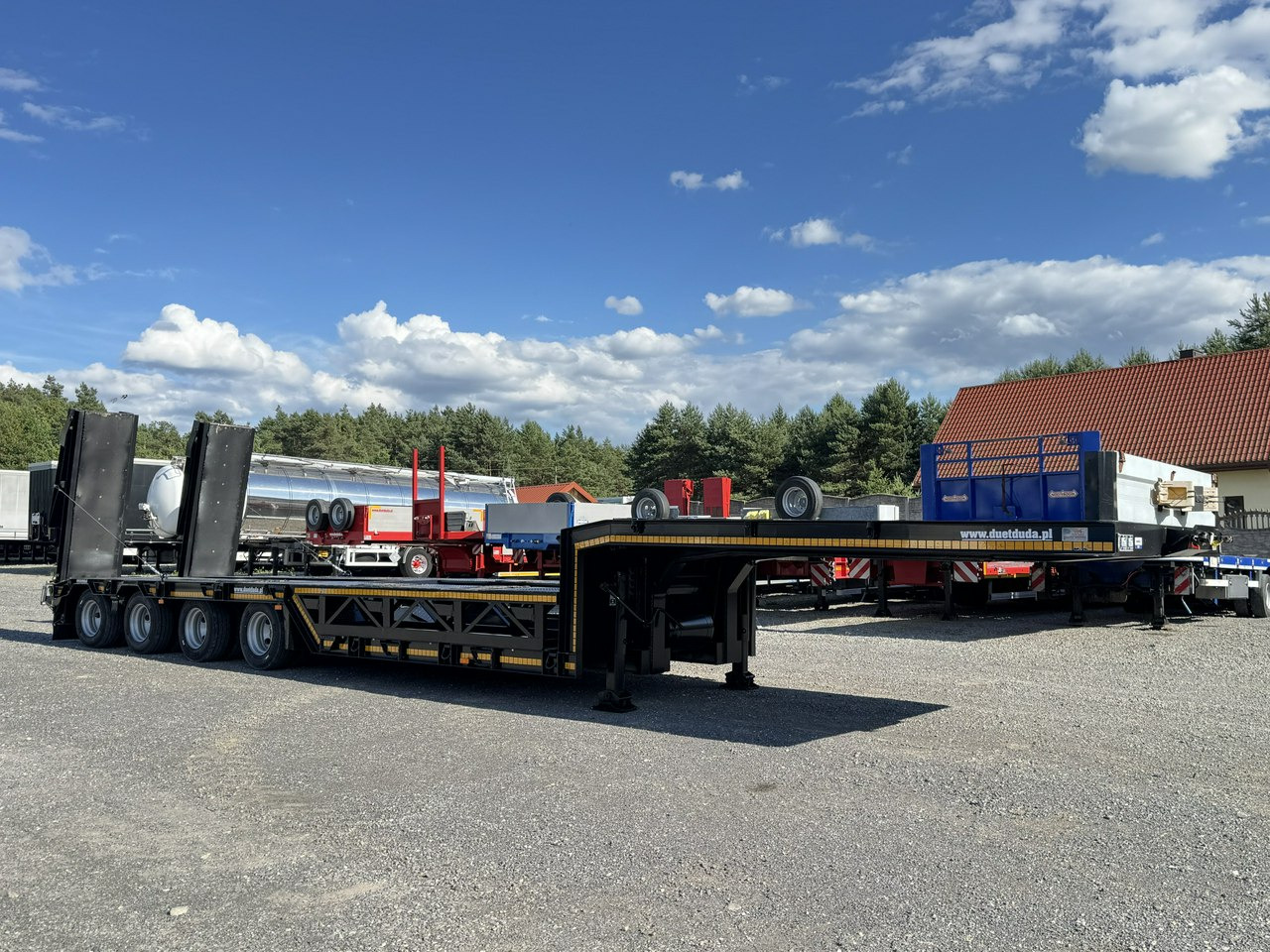 Bodex 4 osiowa NN4J Niskopodwoziówka Niskopodwozie Nowe Opony - Низькорамна платформа напівпричіп: фото 5 Bodex 4 osiowa NN4J Niskopodwoziówka Niskopodwozie Nowe Opony - Низькорамна платформа напівпричіп: фото 5