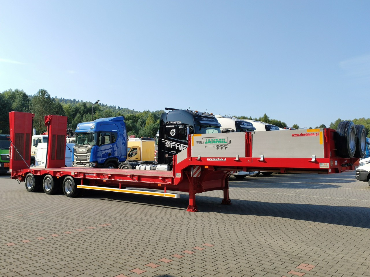 Bodex JANMIL Burtówka Laweta Niskopodłogowa Podczołgówka 3-Osie - Низькорамна платформа напівпричіп: фото 1 Bodex JANMIL Burtówka Laweta Niskopodłogowa Podczołgówka 3-Osie - Низькорамна платформа напівпричіп: фото 1