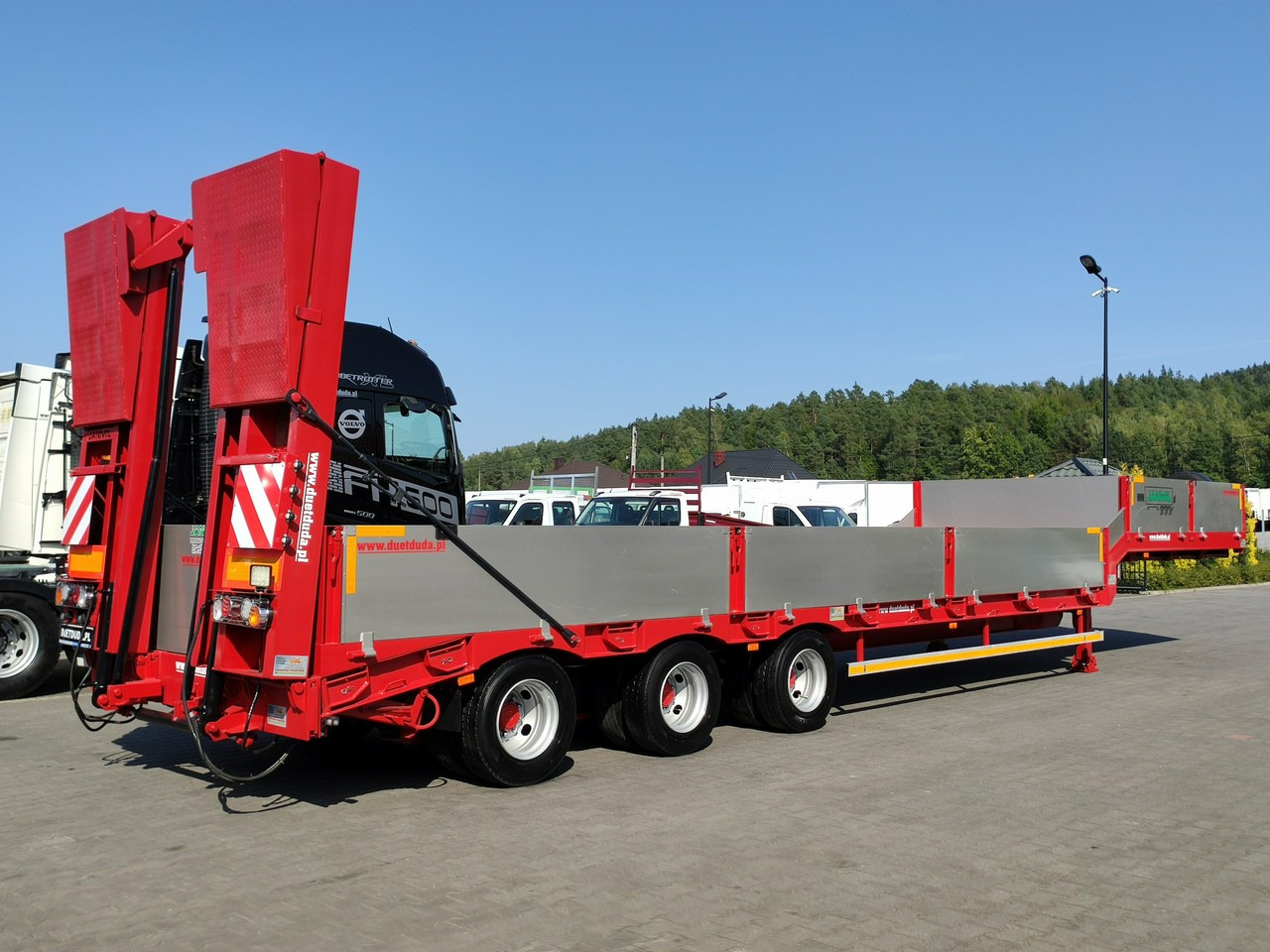 Bodex JANMIL Burtówka Laweta Niskopodłogowa Podczołgówka 3-Osie - Низькорамна платформа напівпричіп: фото 4 Bodex JANMIL Burtówka Laweta Niskopodłogowa Podczołgówka 3-Osie - Низькорамна платформа напівпричіп: фото 4