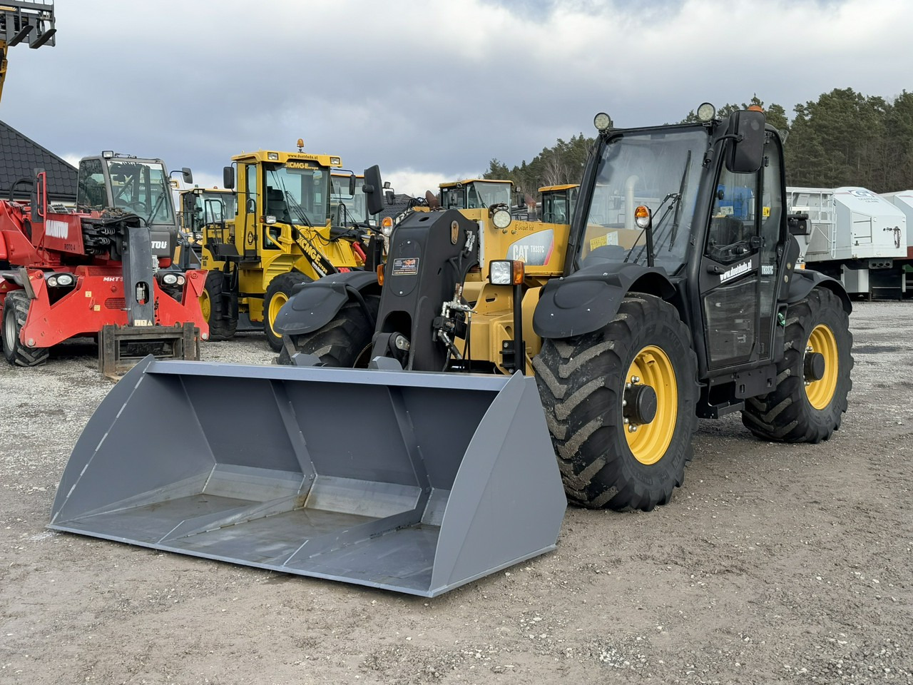 Caterpillar TH337C - Навантажувач телескопічний: фото 2 Caterpillar TH337C - Навантажувач телескопічний: фото 2