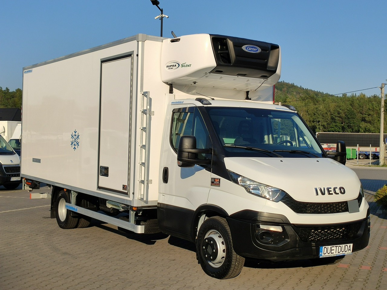 Iveco Daily 70C17 Mroźnia Ściana Grodziowa Multitemperatura - Фургон-рефрижератор: фото 1 Iveco Daily 70C17 Mroźnia Ściana Grodziowa Multitemperatura - Фургон-рефрижератор: фото 1