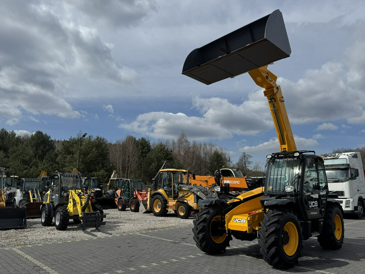 JCB 531-70 Stage V Klimatyzacja Sterowanie Joystick na GWARANCJI !!! - Навантажувач телескопічний: фото 2 JCB 531-70 Stage V Klimatyzacja Sterowanie Joystick na GWARANCJI !!! - Навантажувач телескопічний: фото 2