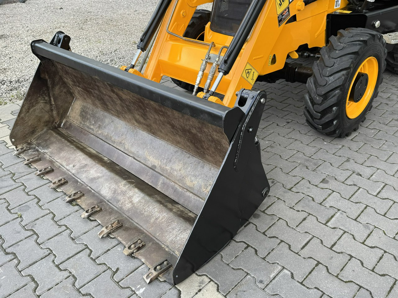 JCB MIDI CX Szybkozłącze Nowe Opony bez luzów i wycieków Super Stan - Екскаватор-навантажувач: фото 2 JCB MIDI CX Szybkozłącze Nowe Opony bez luzów i wycieków Super Stan - Екскаватор-навантажувач: фото 2