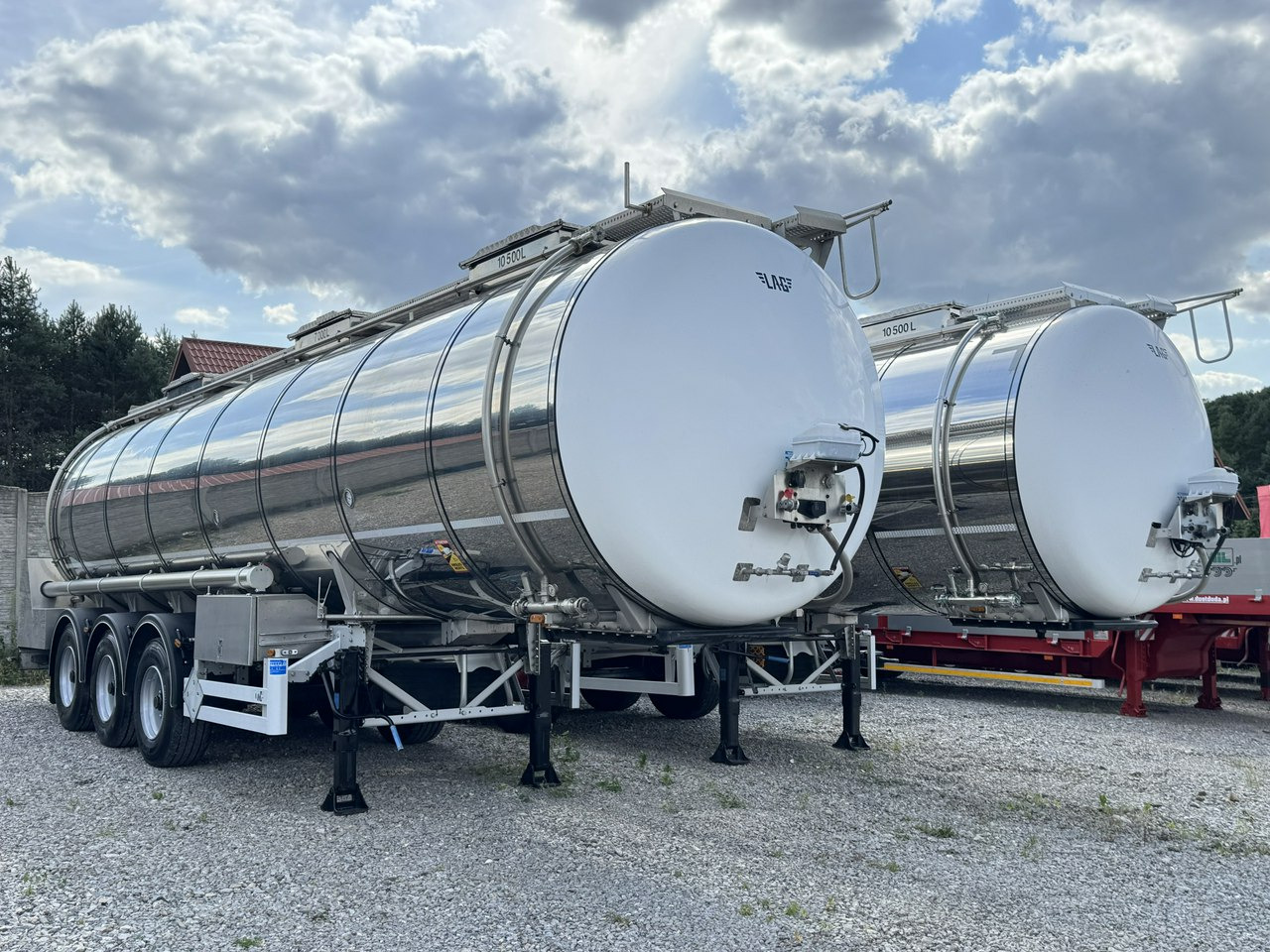 Lag Spożywcza Magyar Izolowana Webasto Pompa Elektryczna do Zrzutu - Напівпричіп цистерна: фото 1 Lag Spożywcza Magyar Izolowana Webasto Pompa Elektryczna do Zrzutu - Напівпричіп цистерна: фото 1