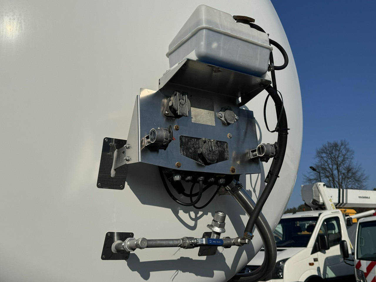 Lag Spożywcza Magyar Izolowana Webasto Pompa Elektryczna do Zrzutu - Напівпричіп цистерна: фото 5 Lag Spożywcza Magyar Izolowana Webasto Pompa Elektryczna do Zrzutu - Напівпричіп цистерна: фото 5