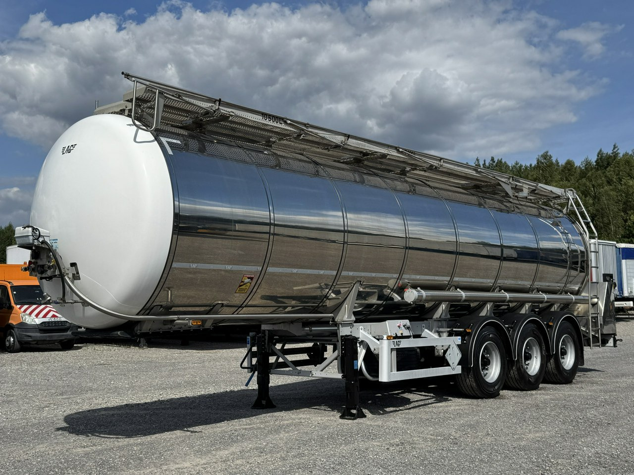 Lag Spożywcza Magyar Izolowana Webasto Pompa Elektryczna do Zrzutu - Напівпричіп цистерна: фото 4 Lag Spożywcza Magyar Izolowana Webasto Pompa Elektryczna do Zrzutu - Напівпричіп цистерна: фото 4