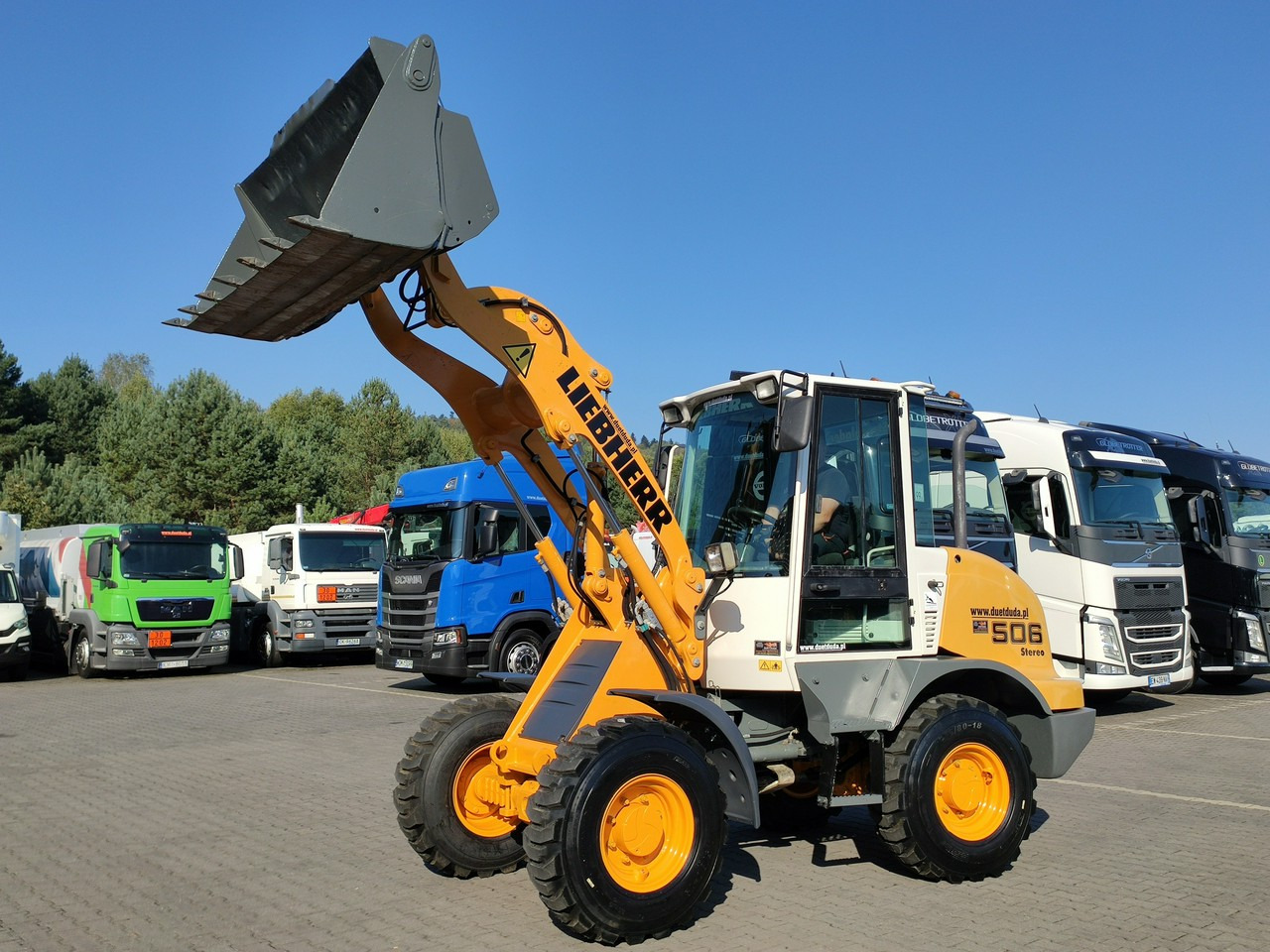 Компактний фронтальний навантажувач Liebherr L 506 STEREO Szybkozłącze / Łyżka Krokodyl + Widły Waga 6300kg: фото 8