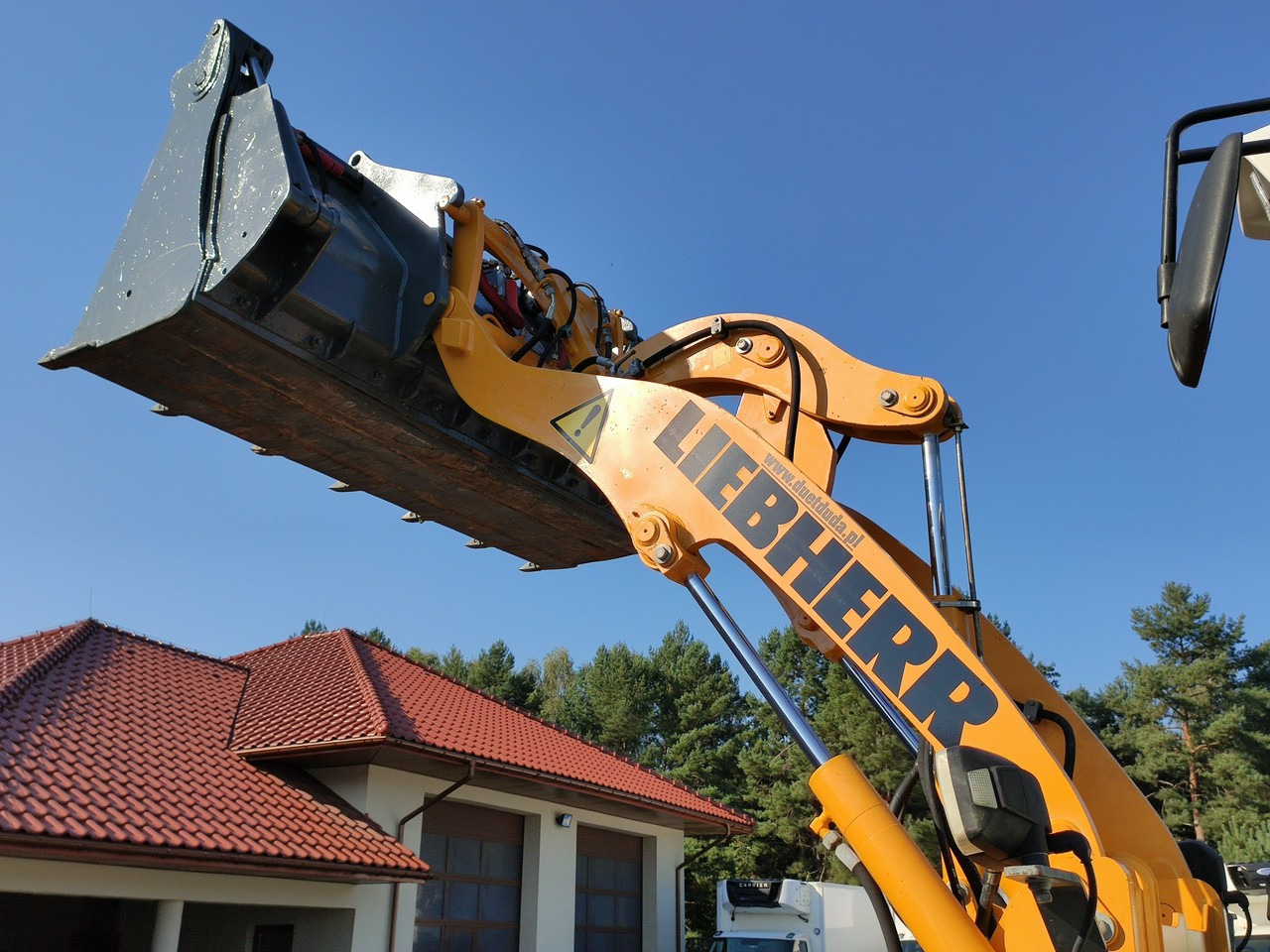 Компактний фронтальний навантажувач Liebherr L 506 STEREO Szybkozłącze / Łyżka Krokodyl + Widły Waga 6300kg: фото 12