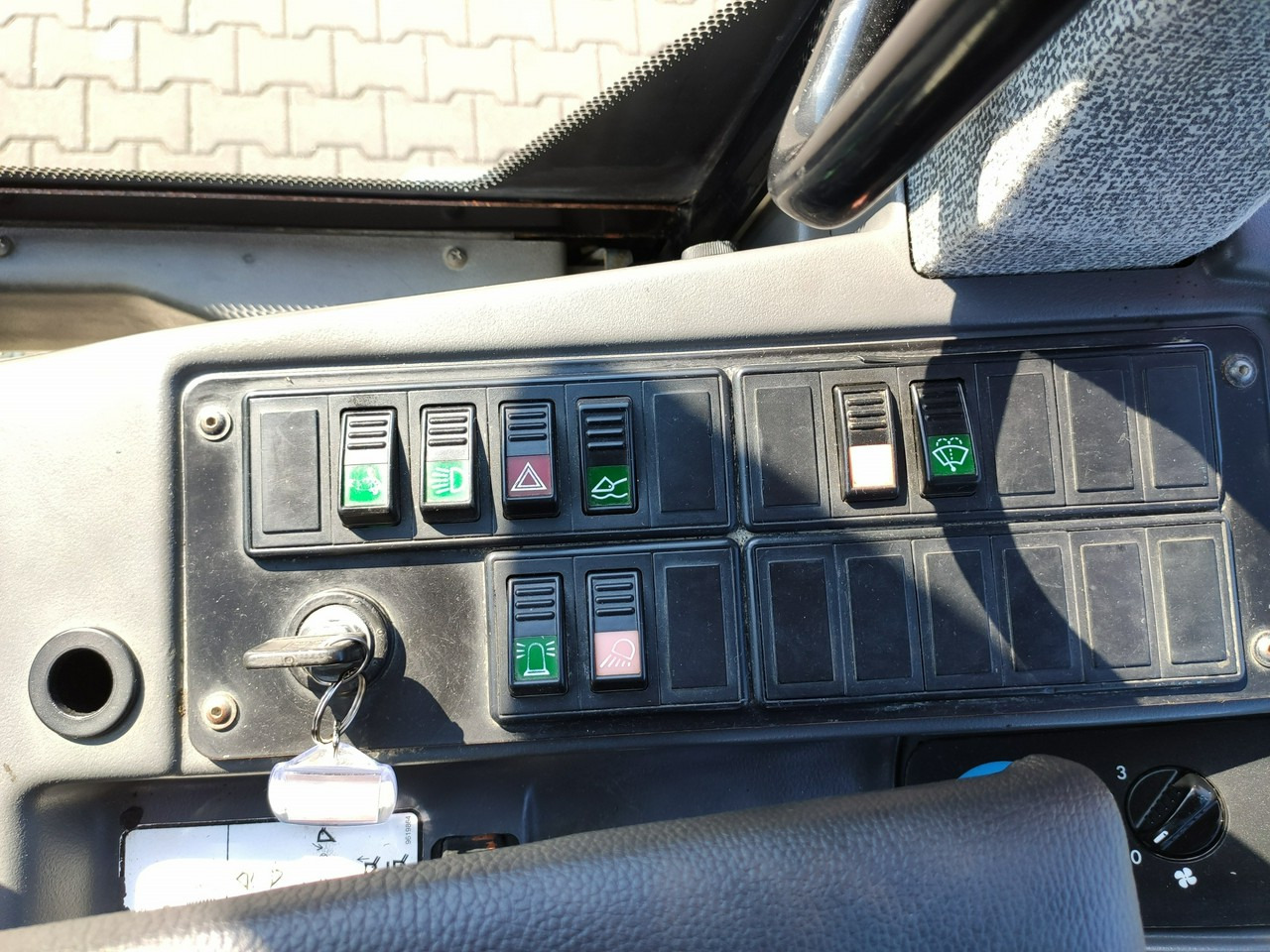 Компактний фронтальний навантажувач Liebherr L 506 STEREO Szybkozłącze / Łyżka Krokodyl + Widły Waga 6300kg: фото 27