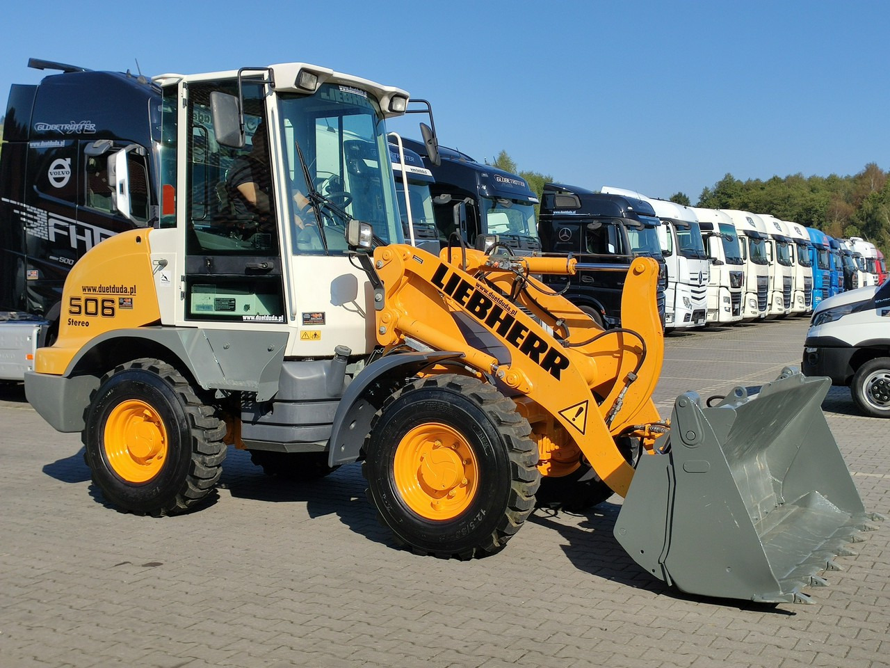 Компактний фронтальний навантажувач Liebherr L 506 STEREO Szybkozłącze / Łyżka Krokodyl + Widły Waga 6300kg: фото 10