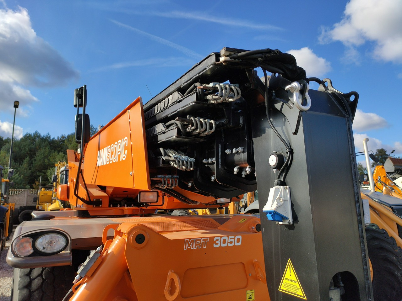 Manitou Wózek Jezdniowy Podnośnikowy Obrotowy - Навантажувач телескопічний: фото 5 Manitou Wózek Jezdniowy Podnośnikowy Obrotowy - Навантажувач телескопічний: фото 5