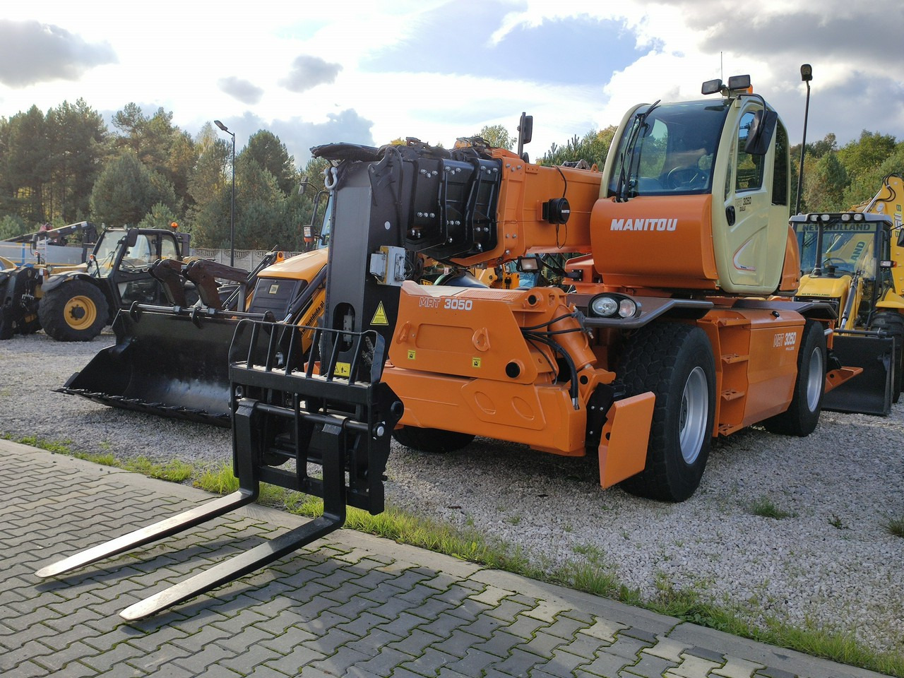 Manitou Wózek Jezdniowy Podnośnikowy Obrotowy - Навантажувач телескопічний: фото 2 Manitou Wózek Jezdniowy Podnośnikowy Obrotowy - Навантажувач телескопічний: фото 2