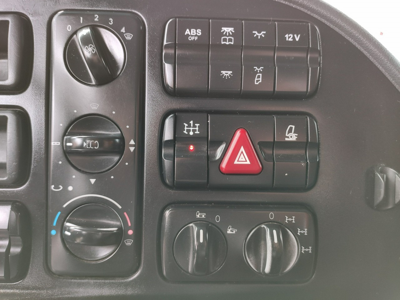 Mercedes Actros 4141 8x6 Wywrot SKIBICKI Automat EPS ze Sprzegłem !!! в лізинг Mercedes Actros 4141 8x6 Wywrot SKIBICKI Automat EPS ze Sprzegłem !!!: фото 44