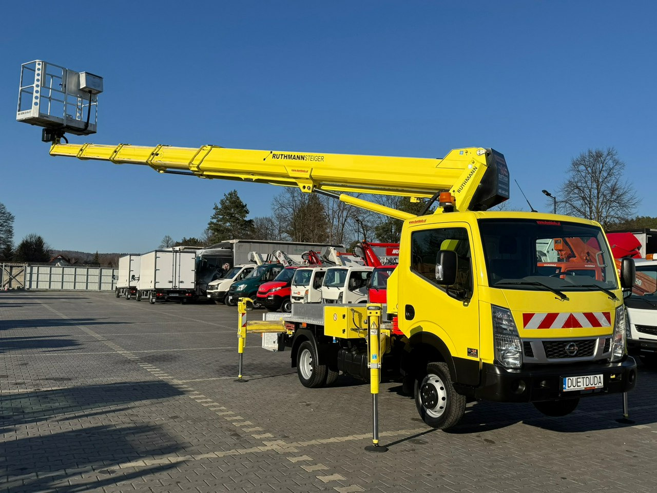 Nissan Cabstar - Автовишка: фото 1 Nissan Cabstar - Автовишка: фото 1