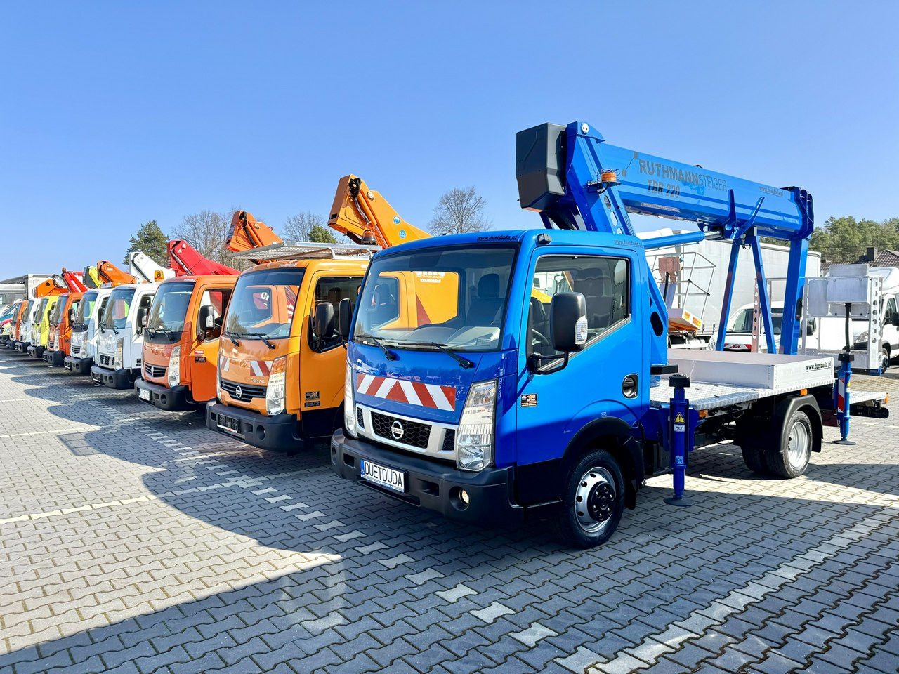Nissan Cabstar - Автовишка: фото 1 Nissan Cabstar - Автовишка: фото 1