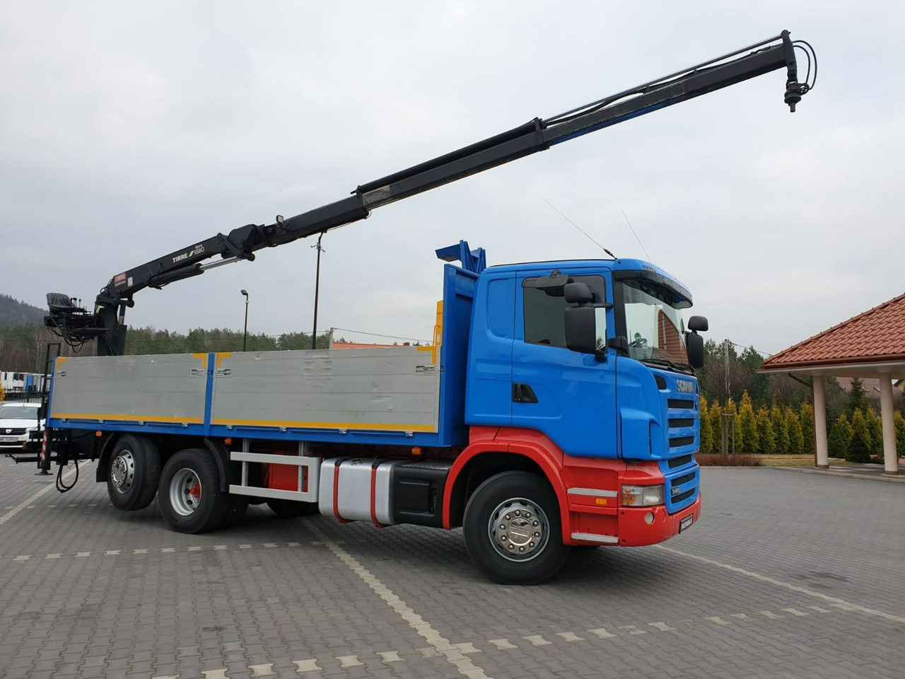 Scania R 400 LB 6x2 HDS Budowlanka Widły Oś Skrętna Super Stan - Бортова вантажівка/ Платформа, Вантажівка з маніпулятором: фото 1 Scania R 400 LB 6x2 HDS Budowlanka Widły Oś Skrętna Super Stan - Бортова вантажівка/ Платформа, Вантажівка з маніпулятором: фото 1