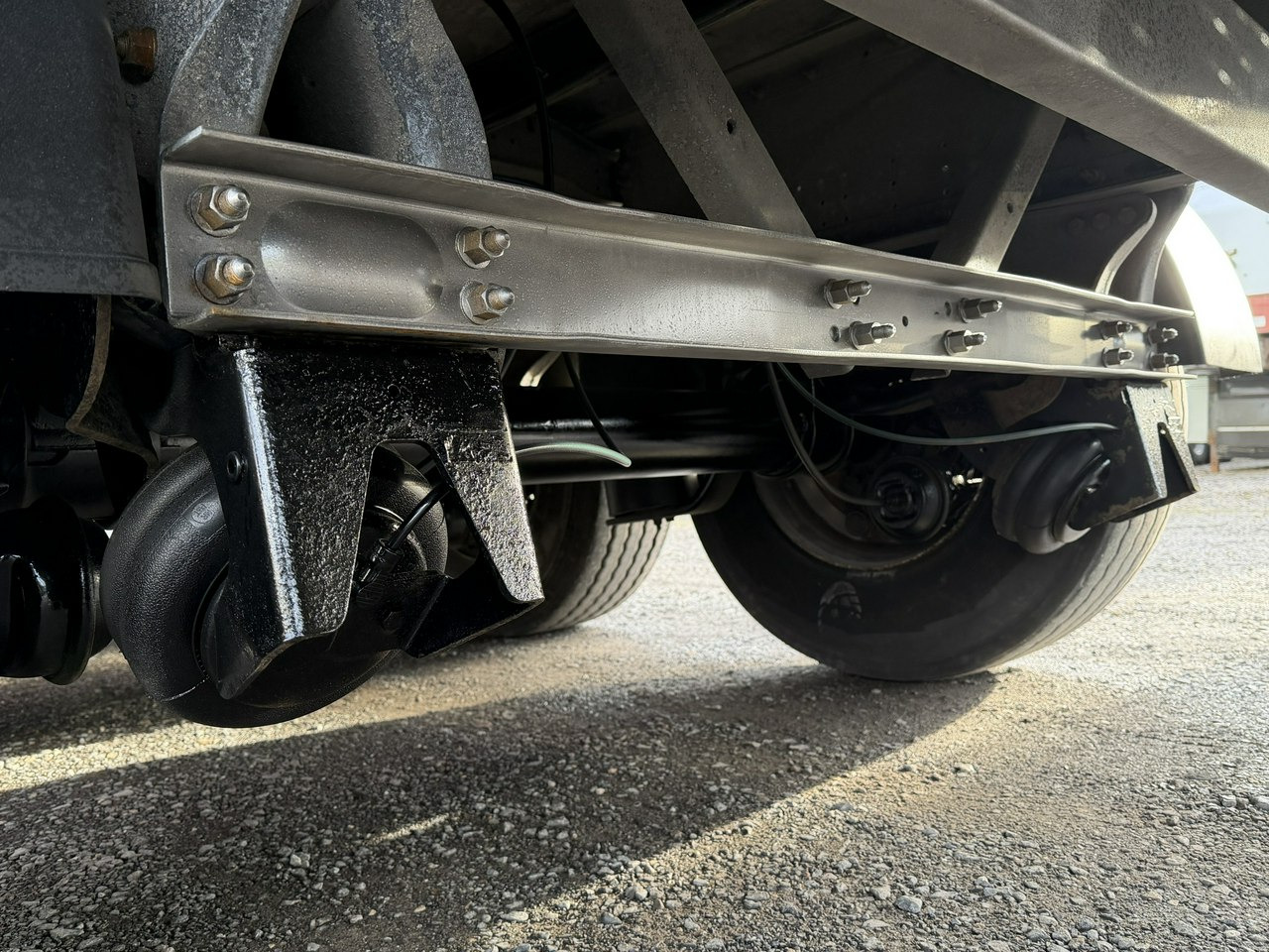 Schmitz Cargobull Standard Rama Ocynk Oś podnoszona Listopad 2018r - Тентований напівпричіп: фото 5 Schmitz Cargobull Standard Rama Ocynk Oś podnoszona Listopad 2018r - Тентований напівпричіп: фото 5