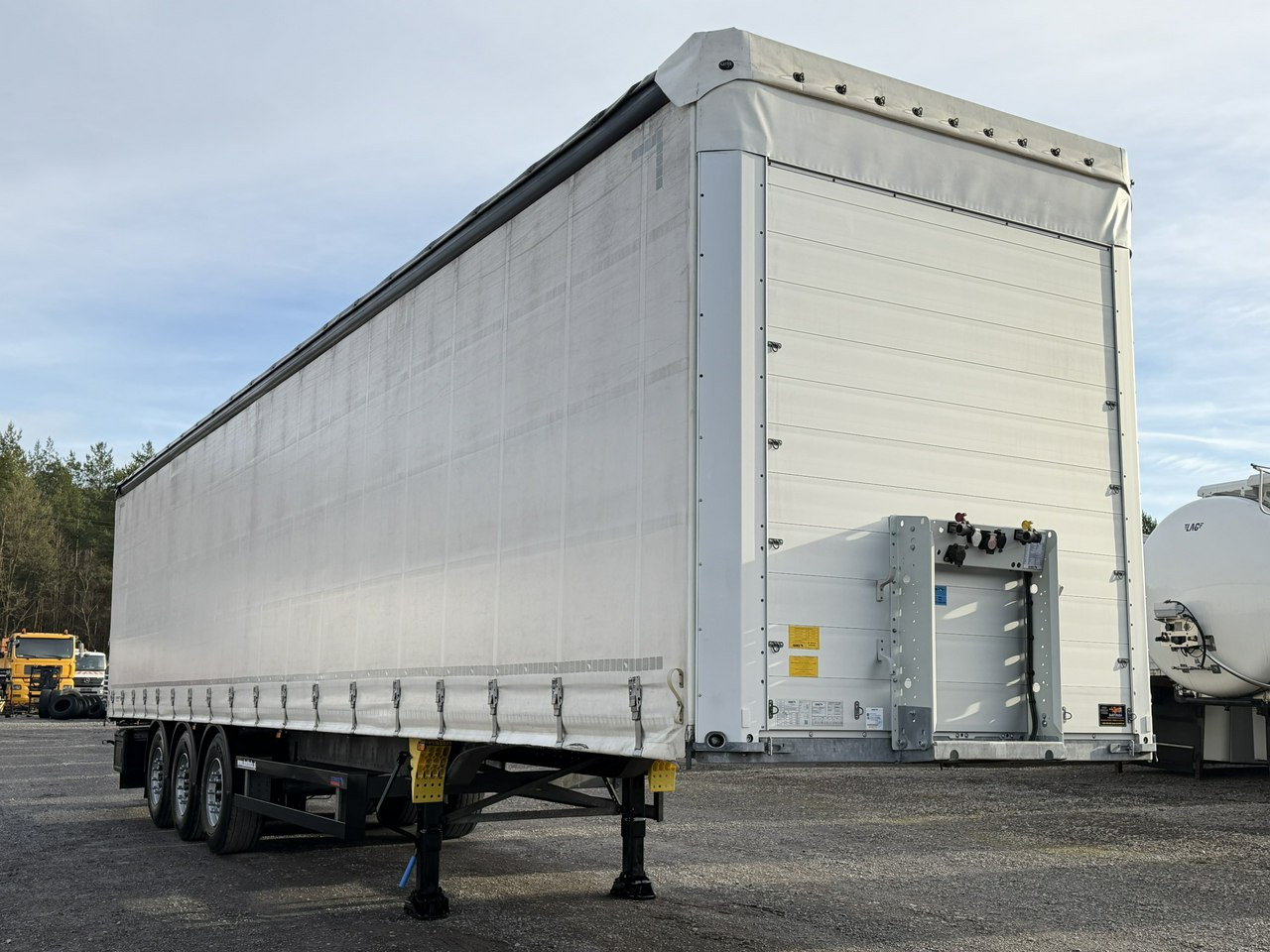 Schmitz Cargobull Standard Rama Ocynk Oś podnoszona Listopad 2018r - Тентований напівпричіп: фото 4 Schmitz Cargobull Standard Rama Ocynk Oś podnoszona Listopad 2018r - Тентований напівпричіп: фото 4