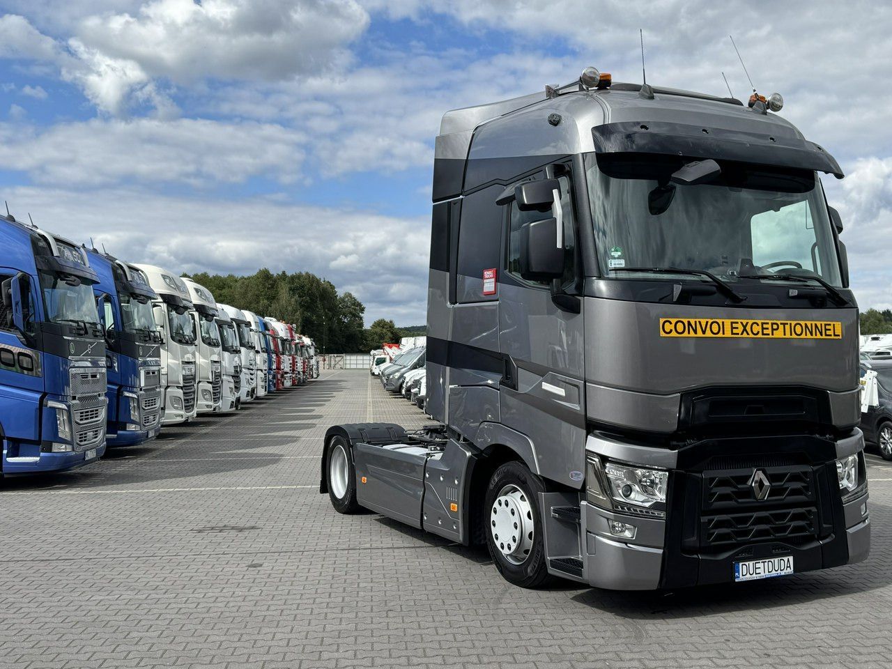 Renault Gama T 520 HIGH CAB Silnik 13litrów Euro 6 Low deck - Тягач: фото 1 Renault Gama T 520 HIGH CAB Silnik 13litrów Euro 6 Low deck - Тягач: фото 1