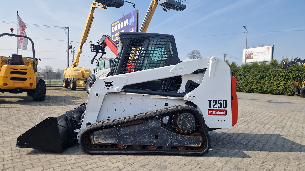 BOBCAT T 250 - Гусеничний міні-навантажувач: фото 1 BOBCAT T 250 - Гусеничний міні-навантажувач: фото 1