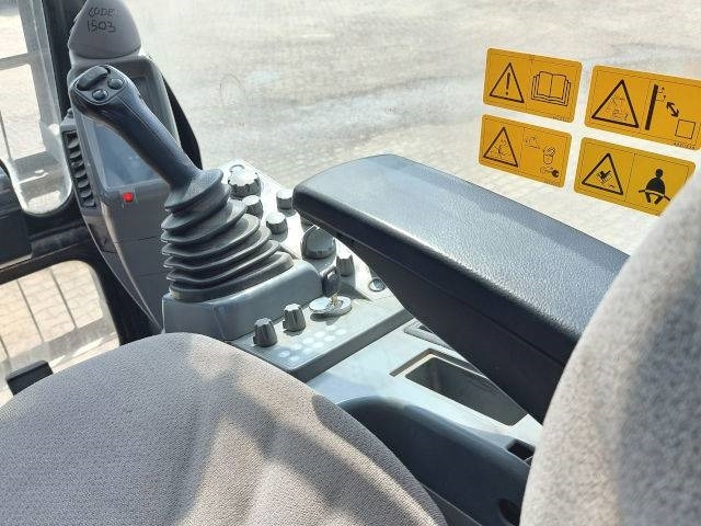 Екскаватор для знесення Hitachi KTEG KMC400P-6: фото 14 Екскаватор для знесення Hitachi KTEG KMC400P-6: фото 14