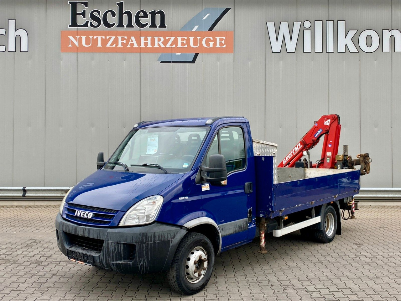 Iveco 65 C18 | Ferrari F541R A4 Kran*FUNK*3x Sitze*AHK Iveco 65 C18 | Ferrari F541R A4 Kran*FUNK*3x Sitze*AHK - Легка бортова вантажівка: фото 1 Iveco 65 C18 | Ferrari F541R A4 Kran*FUNK*3x Sitze*AHK Iveco 65 C18 | Ferrari F541R A4 Kran*FUNK*3x Sitze*AHK - Легка бортова вантажівка: фото 1