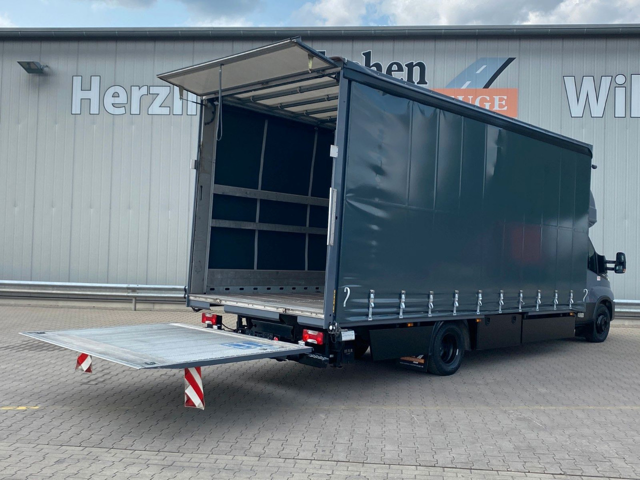 Iveco Daily Hi-Matic 70 C 21 Topsleeper | LBW 1,00to. - Тентований фургон: фото 5 Iveco Daily Hi-Matic 70 C 21 Topsleeper | LBW 1,00to. - Тентований фургон: фото 5