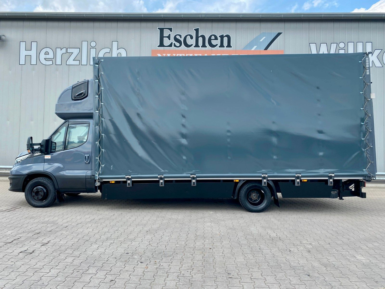 Iveco Daily Hi-Matic 70 C 21 Topsleeper | LBW 1,00to. - Тентований фургон: фото 2 Iveco Daily Hi-Matic 70 C 21 Topsleeper | LBW 1,00to. - Тентований фургон: фото 2