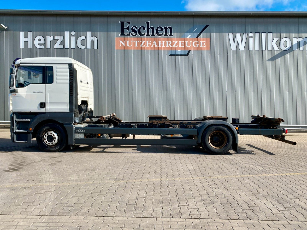 MAN TGA 18.350 LL Fahrschule*Driving school*5 Sitze MAN TGA 18.350 LL Fahrschule*Driving school*5 Sitze - Контейнеровоз/ Змінний кузов вантажівка: фото 2 MAN TGA 18.350 LL Fahrschule*Driving school*5 Sitze MAN TGA 18.350 LL Fahrschule*Driving school*5 Sitze - Контейнеровоз/ Змінний кузов вантажівка: фото 2
