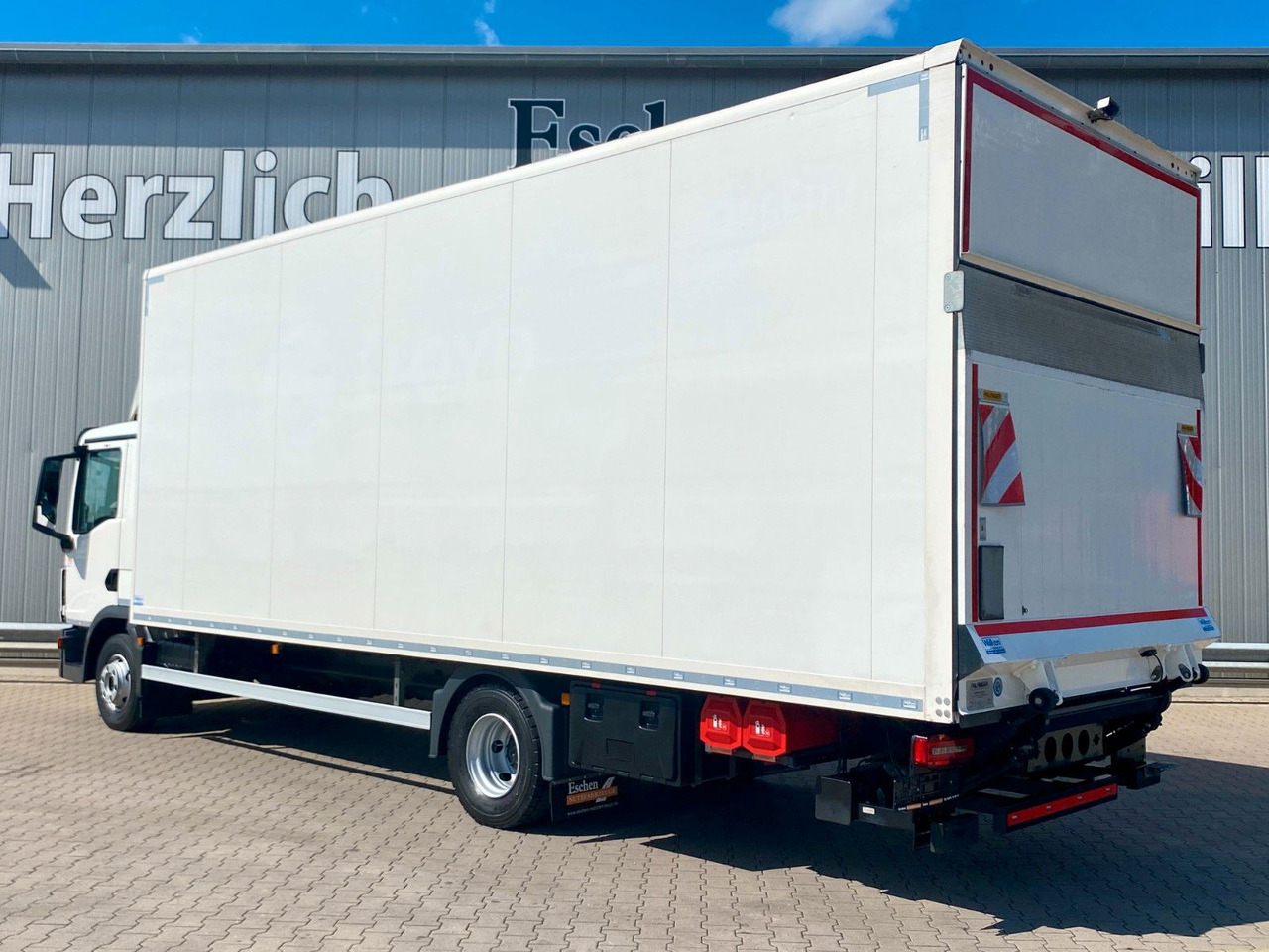 MAN TGL 12.220 Automatik*LBW*HU+BremseNEU*Navi*Kamer - Вантажівка з закритим кузовом: фото 3 MAN TGL 12.220 Automatik*LBW*HU+BremseNEU*Navi*Kamer - Вантажівка з закритим кузовом: фото 3