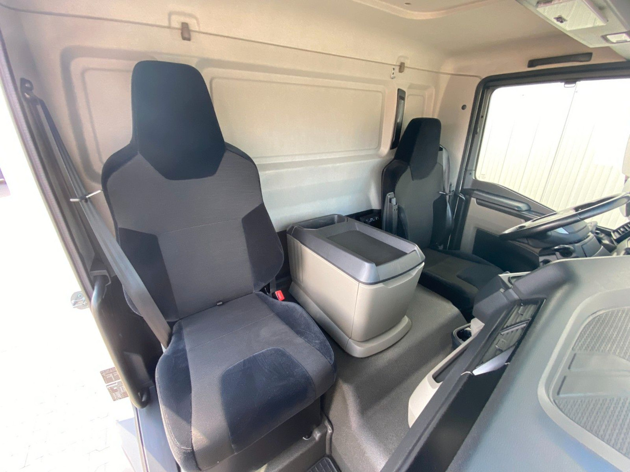 Вантажівка з закритим кузовом MAN TGL 12.220 Automatik*LBW*HU+BremseNEU*Navi*Kamer: фото 13