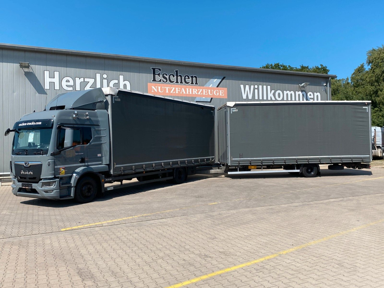 MAN TGM 15.250 + Redos Anhänger GESAMTZUG|Durchlader - Тентована вантажівка: фото 1 MAN TGM 15.250 + Redos Anhänger GESAMTZUG|Durchlader - Тентована вантажівка: фото 1