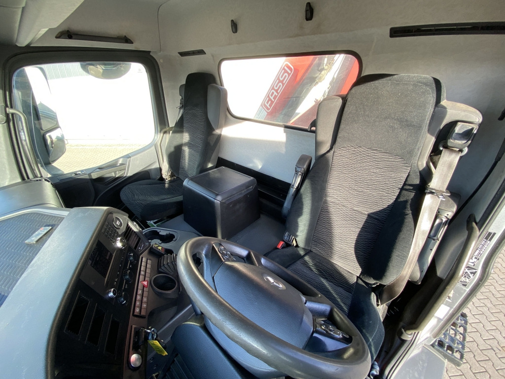 Mercedes-Benz 1832 4x2 / Fassi Kran - Самоскид вантажівка, Вантажівка з маніпулятором: фото 5 Mercedes-Benz 1832 4x2 / Fassi Kran - Самоскид вантажівка, Вантажівка з маніпулятором: фото 5