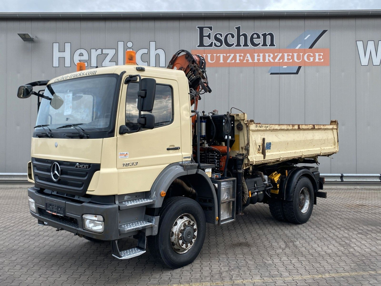 Mercedes-Benz 1833 4x4 Axor | Atlas 105.2-A2*Funk*AHK*3 Sitze - Самоскид вантажівка, Вантажівка з маніпулятором: фото 2 Mercedes-Benz 1833 4x4 Axor | Atlas 105.2-A2*Funk*AHK*3 Sitze - Самоскид вантажівка, Вантажівка з маніпулятором: фото 2