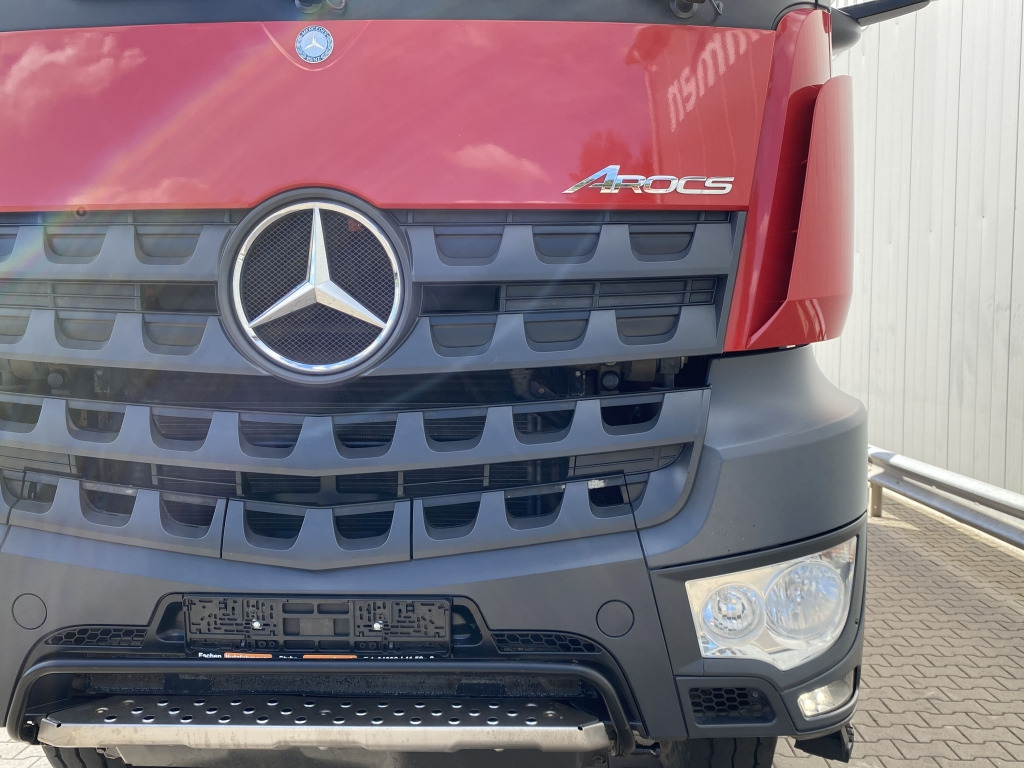 Самоскид вантажівка Mercedes-Benz 3345 6x6: фото 10