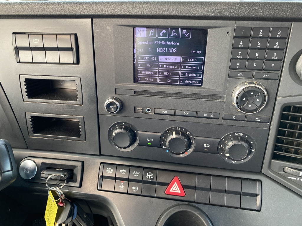 Самоскид вантажівка Mercedes-Benz 3345 6x6: фото 20