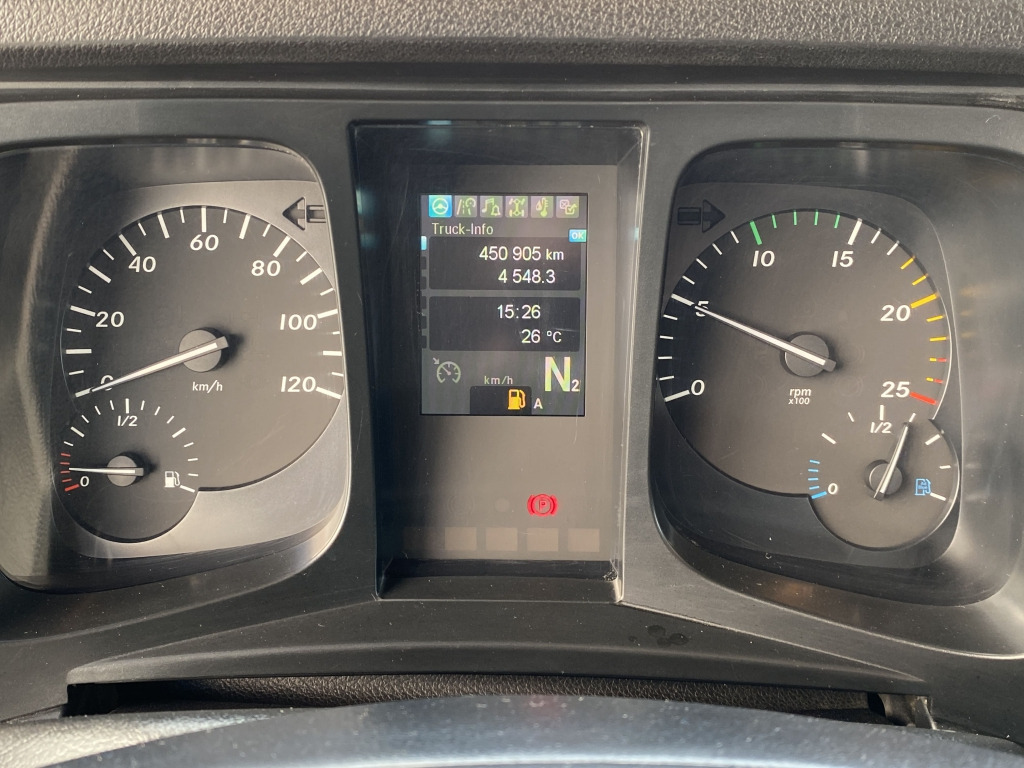 Самоскид вантажівка Mercedes-Benz 3345 6x6: фото 19