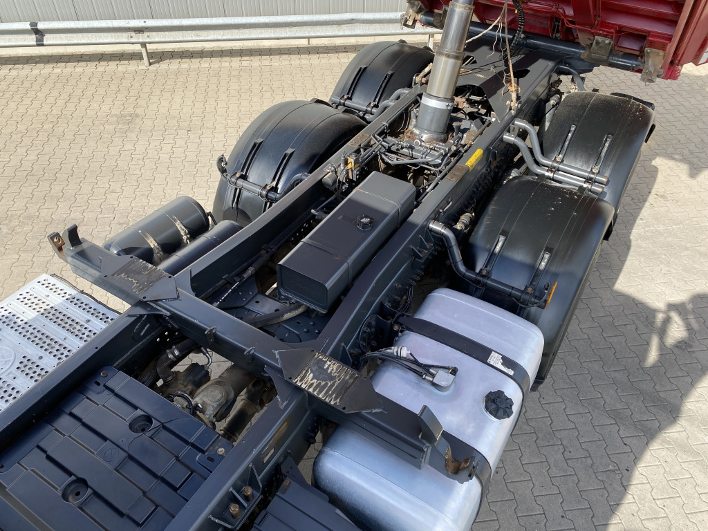 Самоскид вантажівка Mercedes-Benz 3345 6x6: фото 12